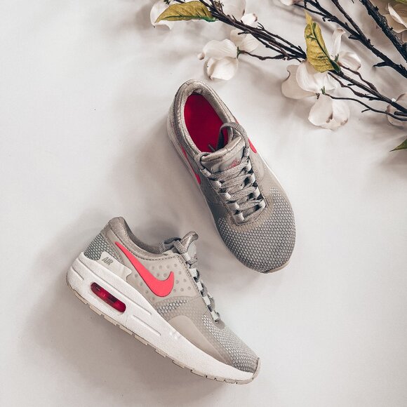 Nike Kids Air Max Zero Essential Sneakers (EUC) - Picture 1 of 6